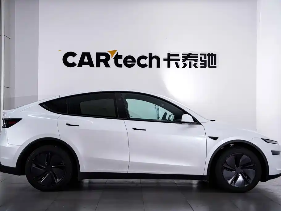 Photo 3 - Tesla Model Y
