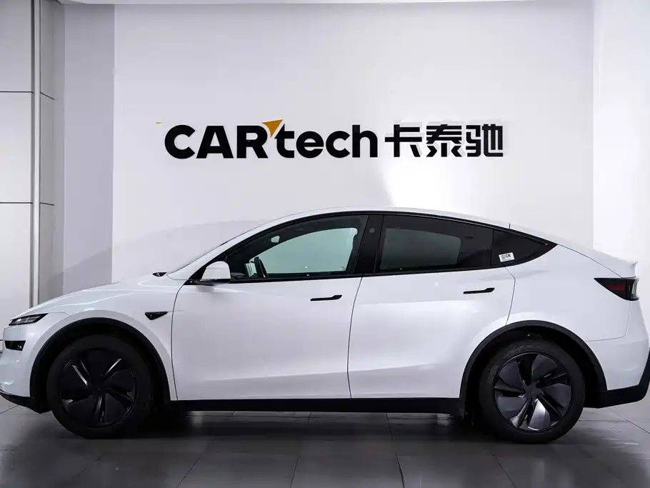 Photo 8 - Tesla Model Y