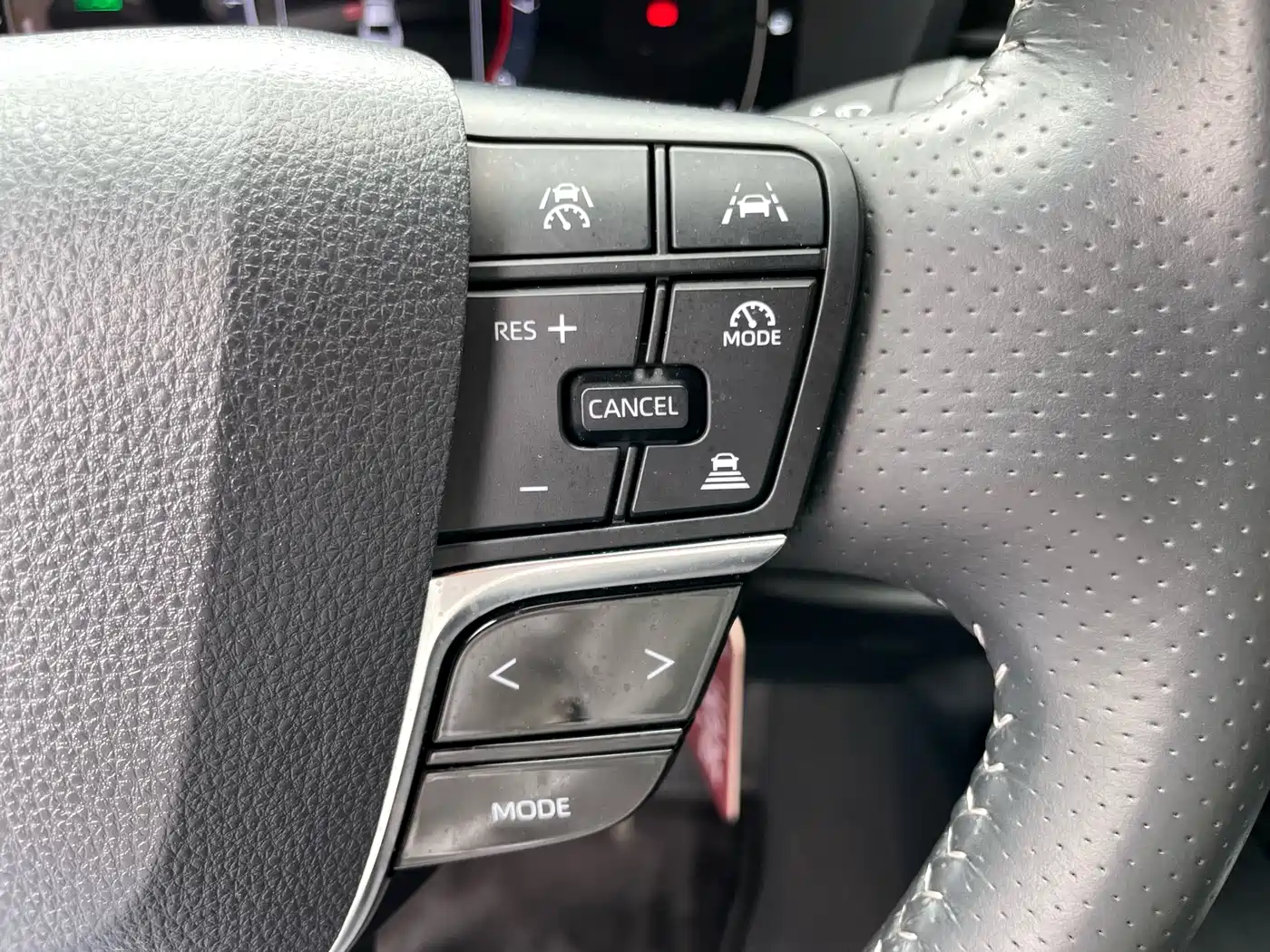 Toyota Camry 2024 Hybrid 2.0HGVP Luxury Edition фото 17