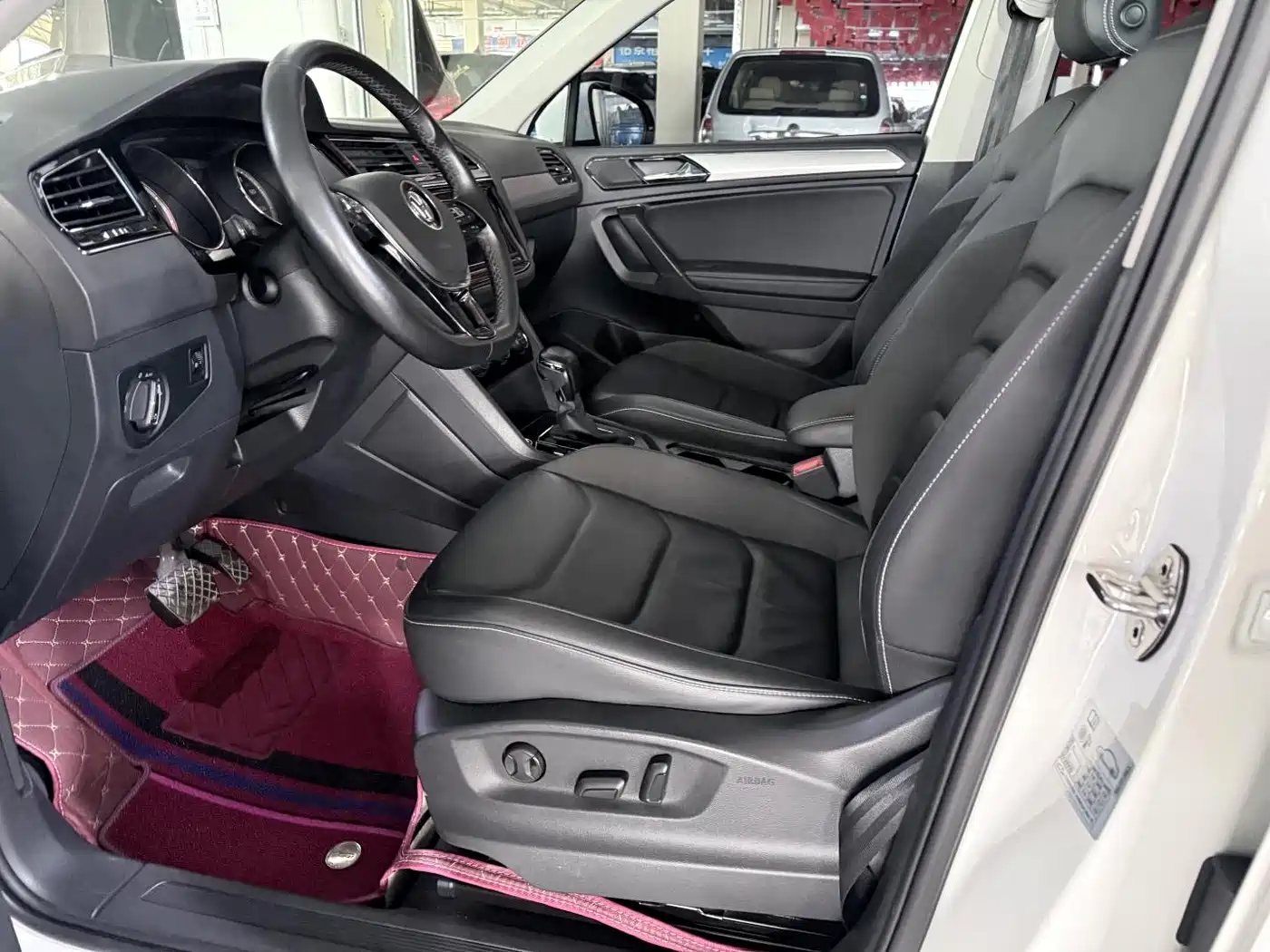 Volkswagen Tiguan L 2018 Facelift 330TSI Automatic 2WD Luxury Edition фото 10