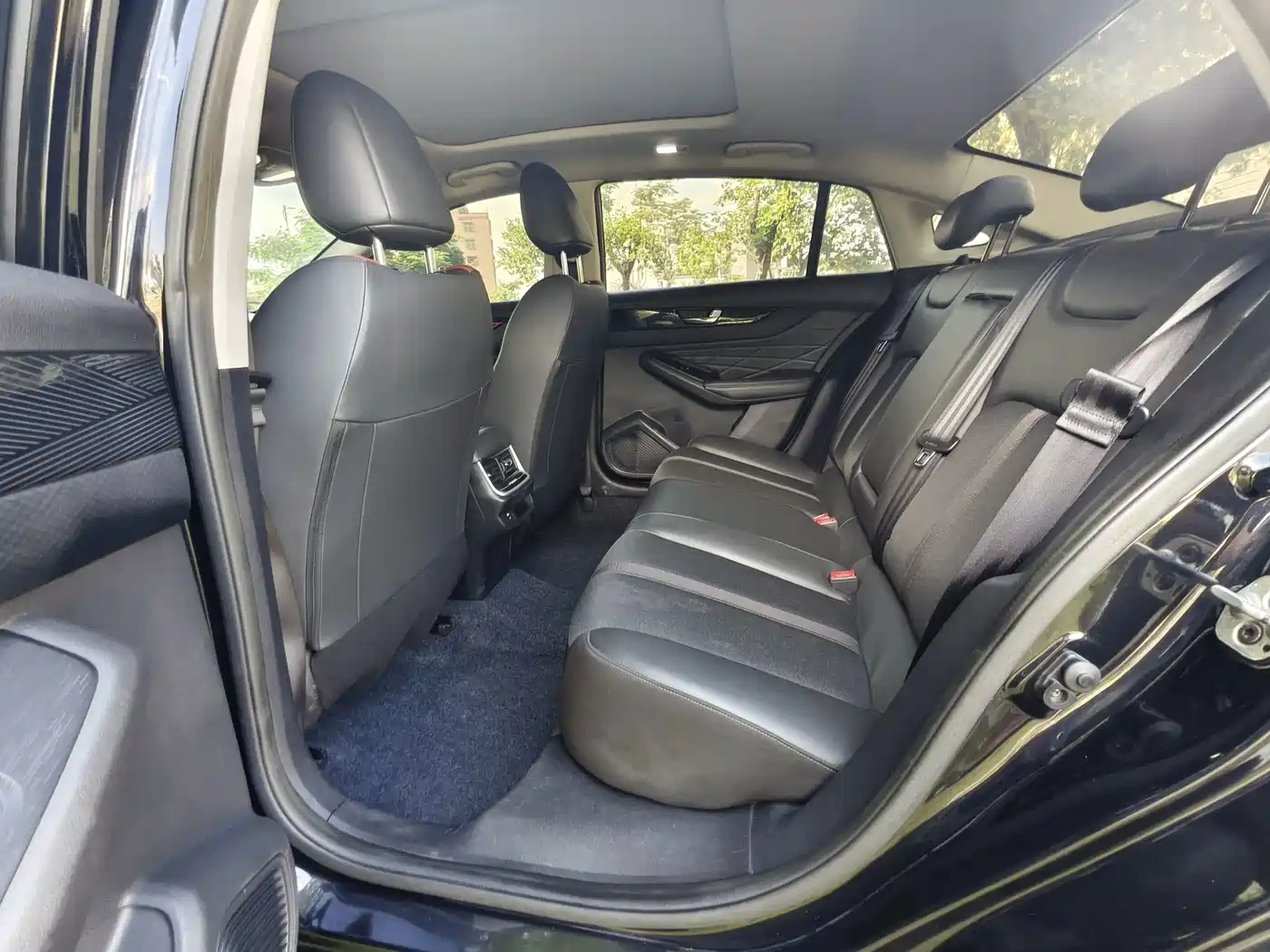 Dongfeng Aeolus Yixuan MAX 2022 2023 1.5T Ultra Stylish Dad Edition