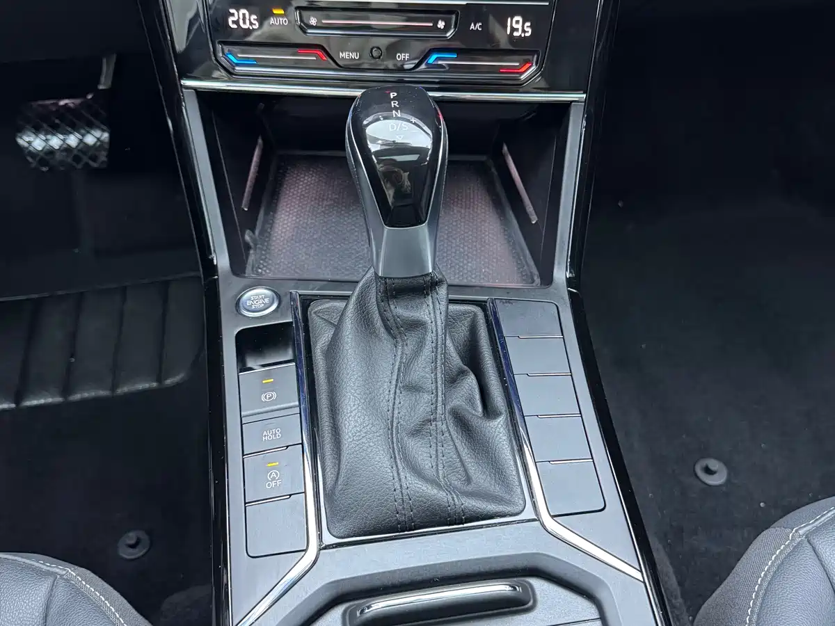 Volkswagen Passat 2022 280TSI Elite Edition фото 15