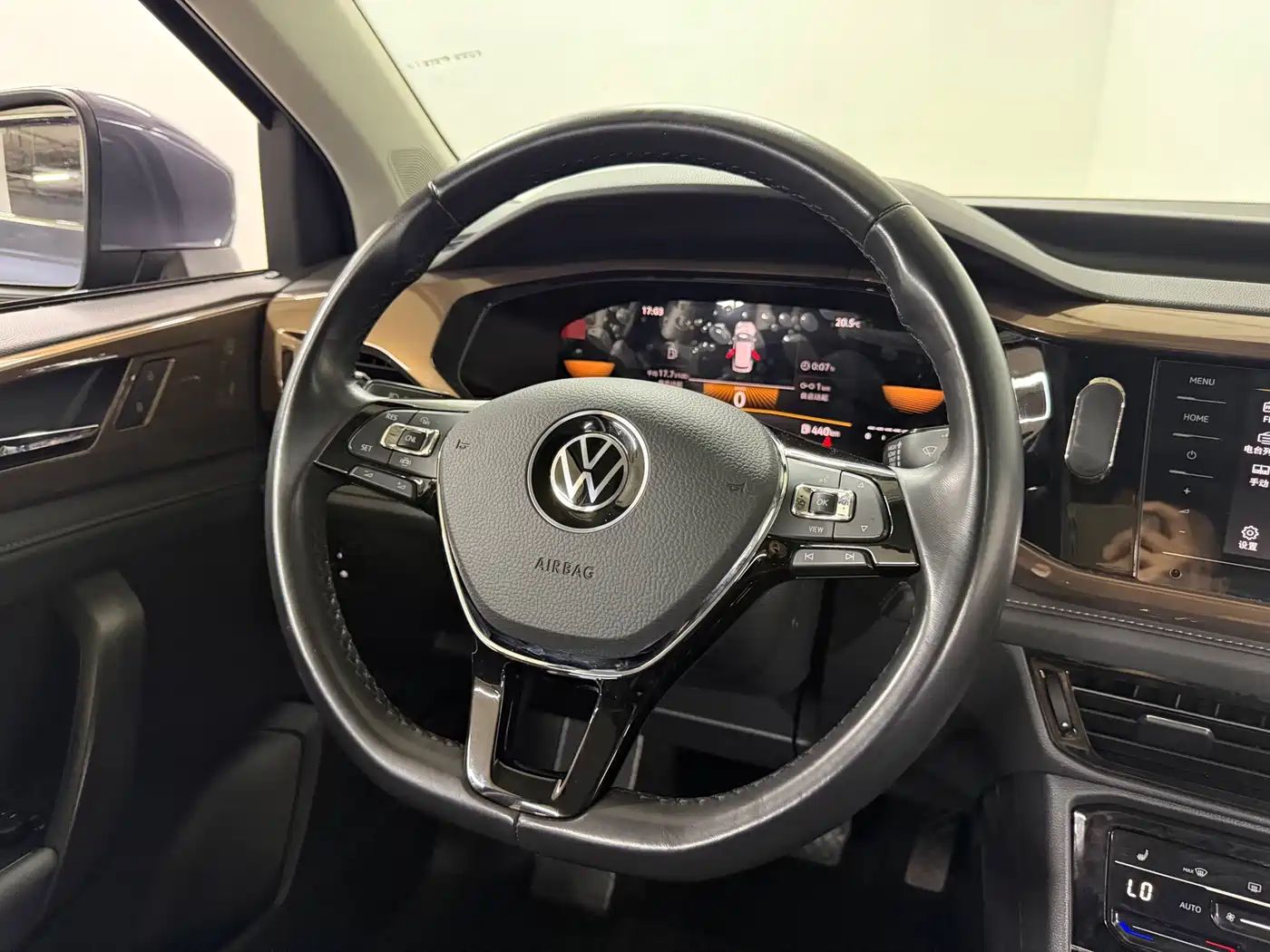 Volkswagen Tharu 2021 Model 280TSI 2WD Luxury Edition фото 11