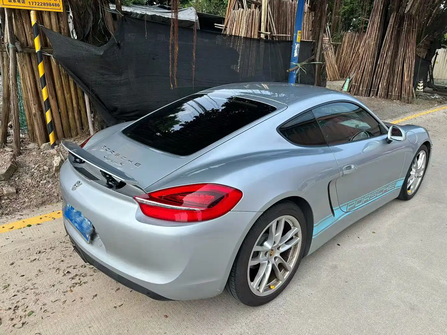 Photo 4 - Porsche Cayman