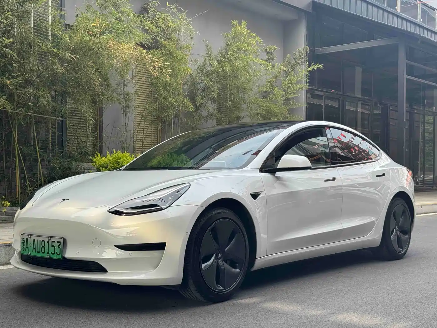 TESLA MODEL 3