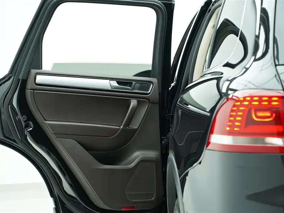 Фото 8 - Volkswagen Touareg