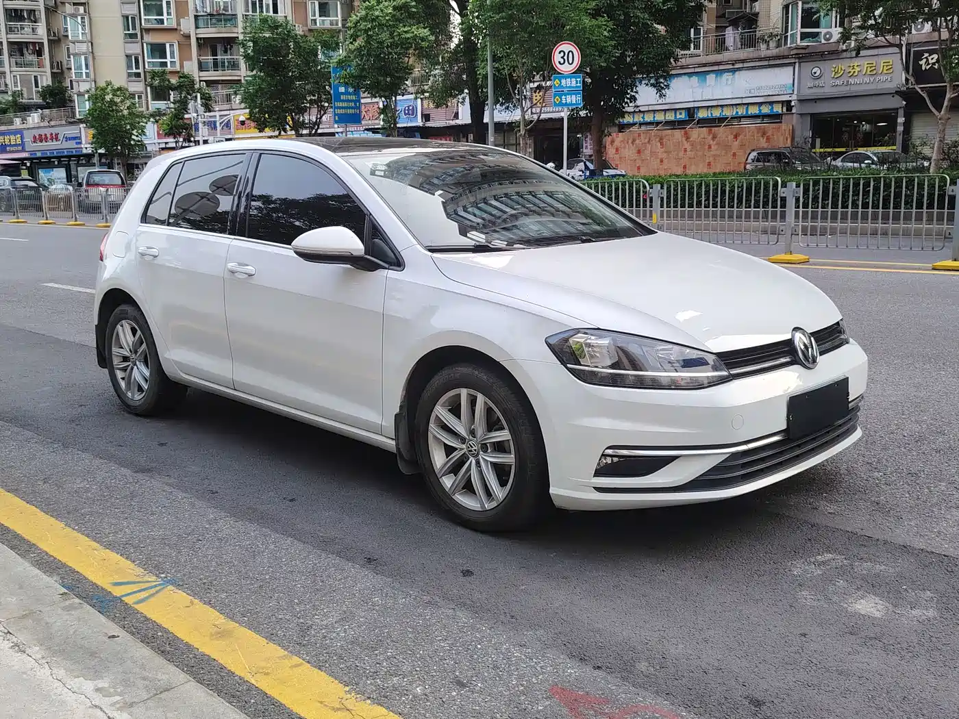 Volkswagen Golf 2018 230TSI Automatic Comfort фото 3