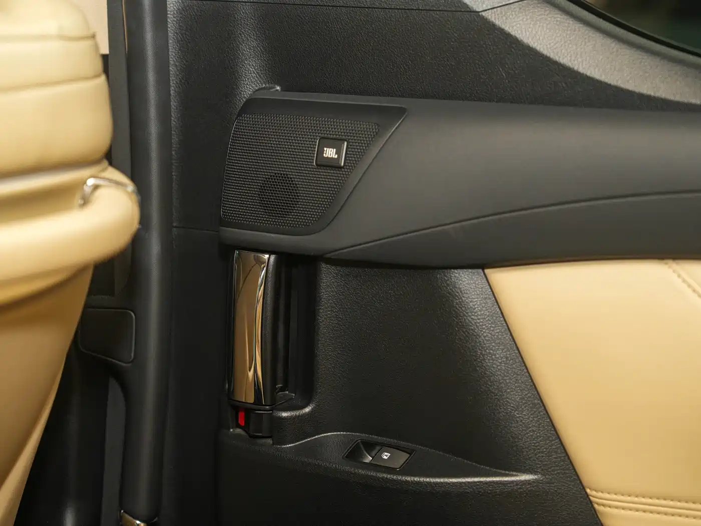 Toyota Alphard 2018 3.5L Premium фото 16
