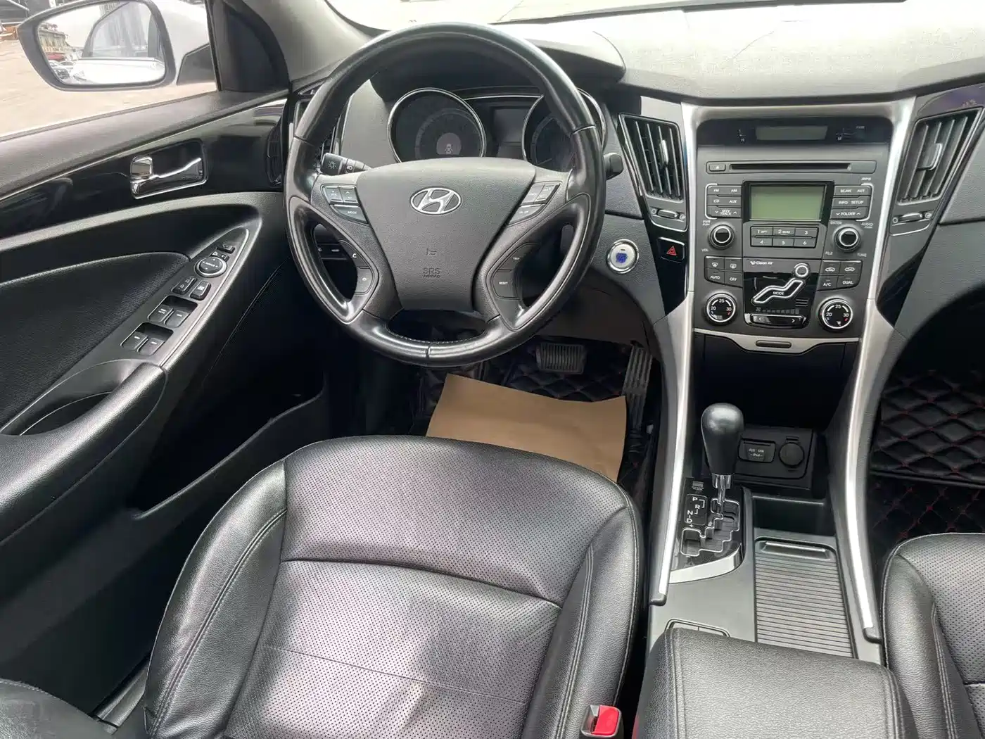 Hyundai Sonata 2014 2.0L Automatic Luxury фото 13