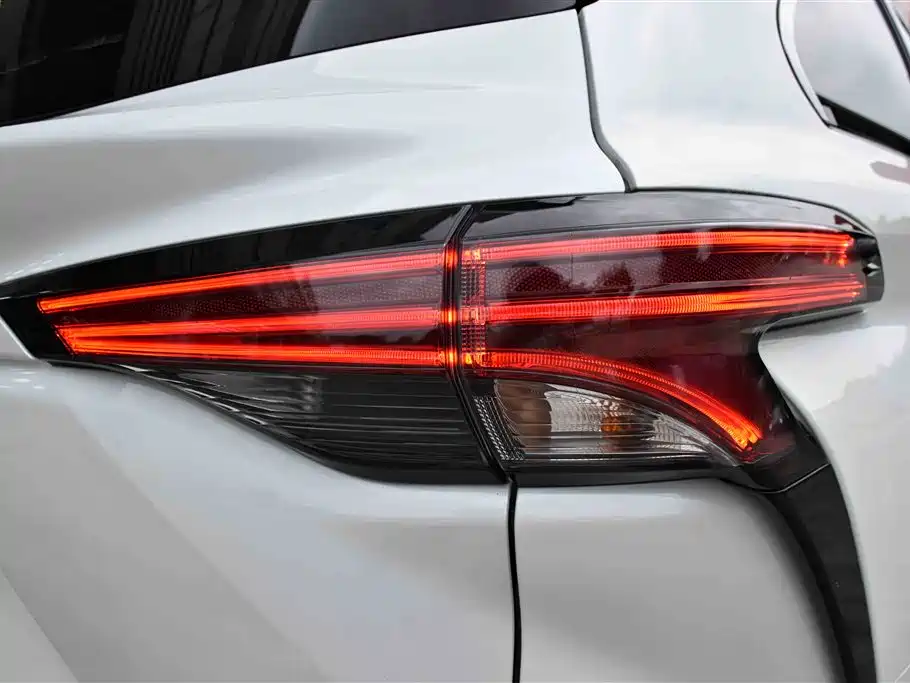 Toyota Sienna 2021 2.5L Hybrid Platinum Edition фото 20
