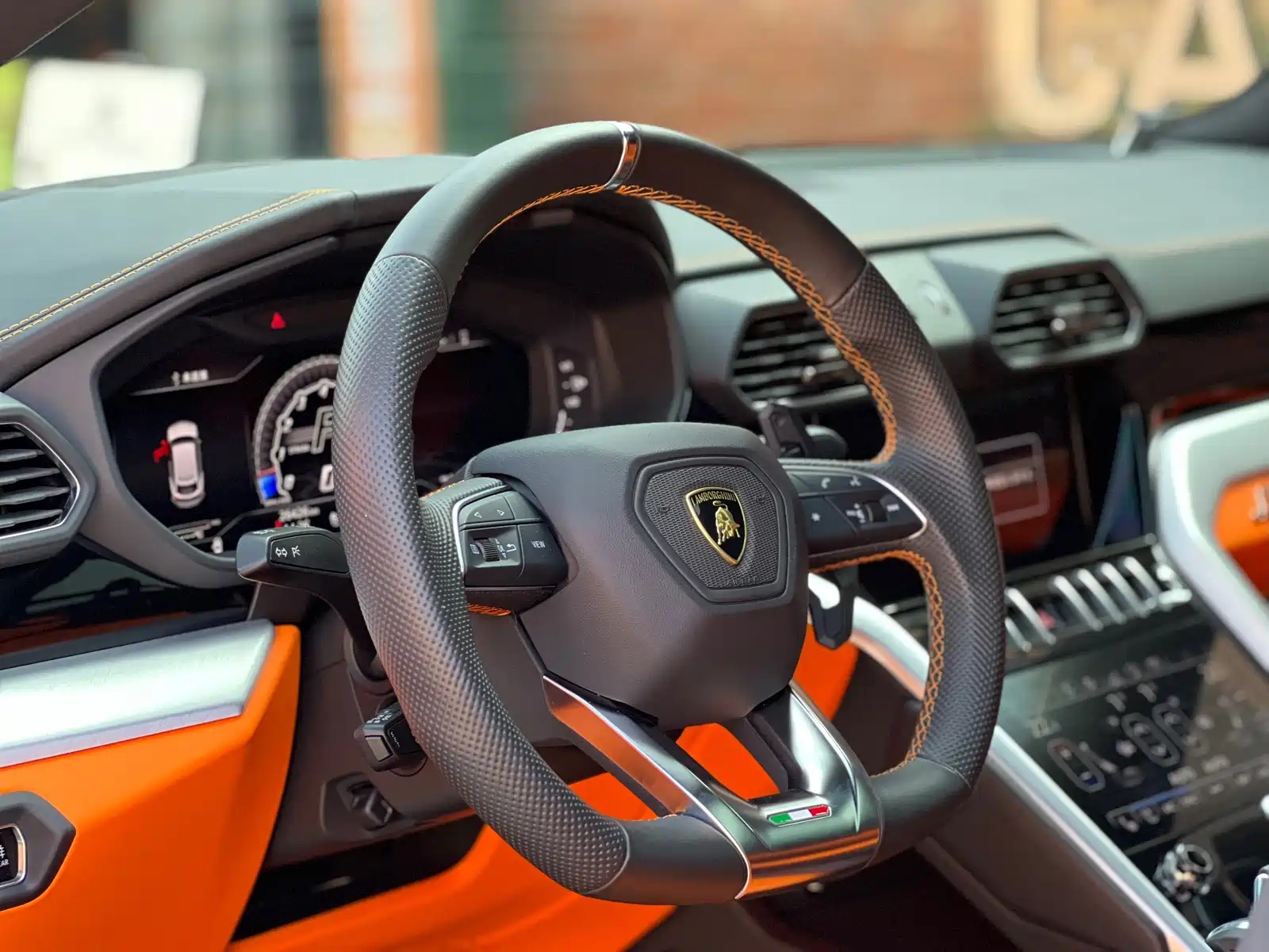 Фото 4 - Lamborghini Urus