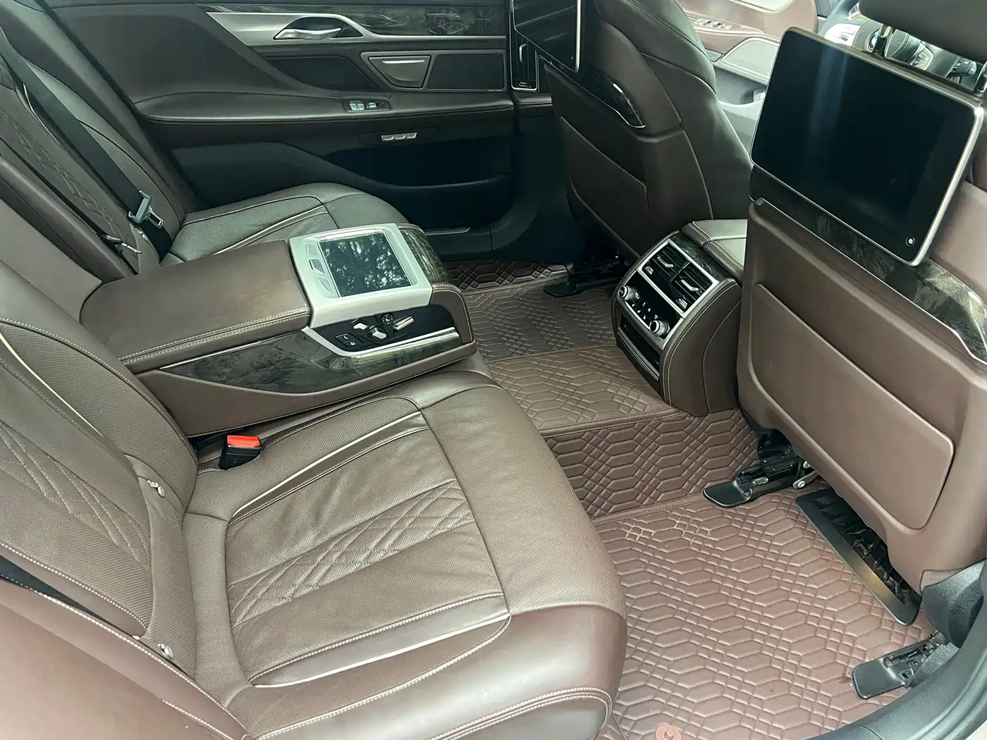 BMW 7 Series 2017 730Li Luxury Edition фото 11