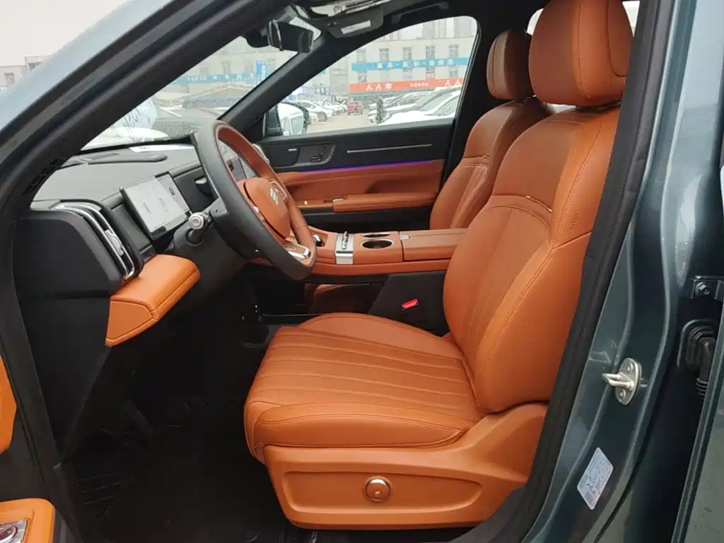 Jetour X70L 2025 2025 2.0T Automatic Flagship 7-Seater