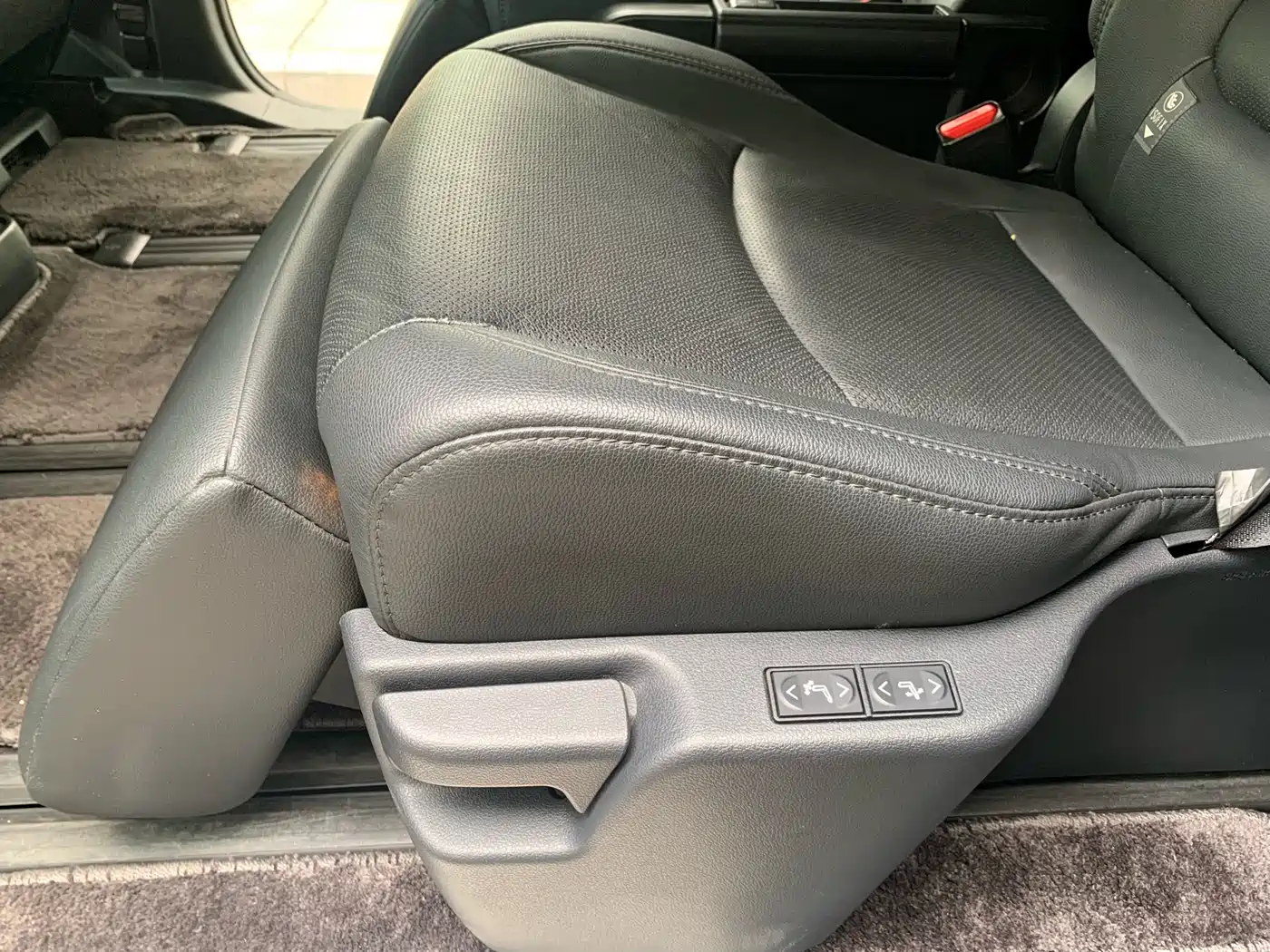 Toyota Sienna 2023 2.5L Hybrid Premium Edition фото 25