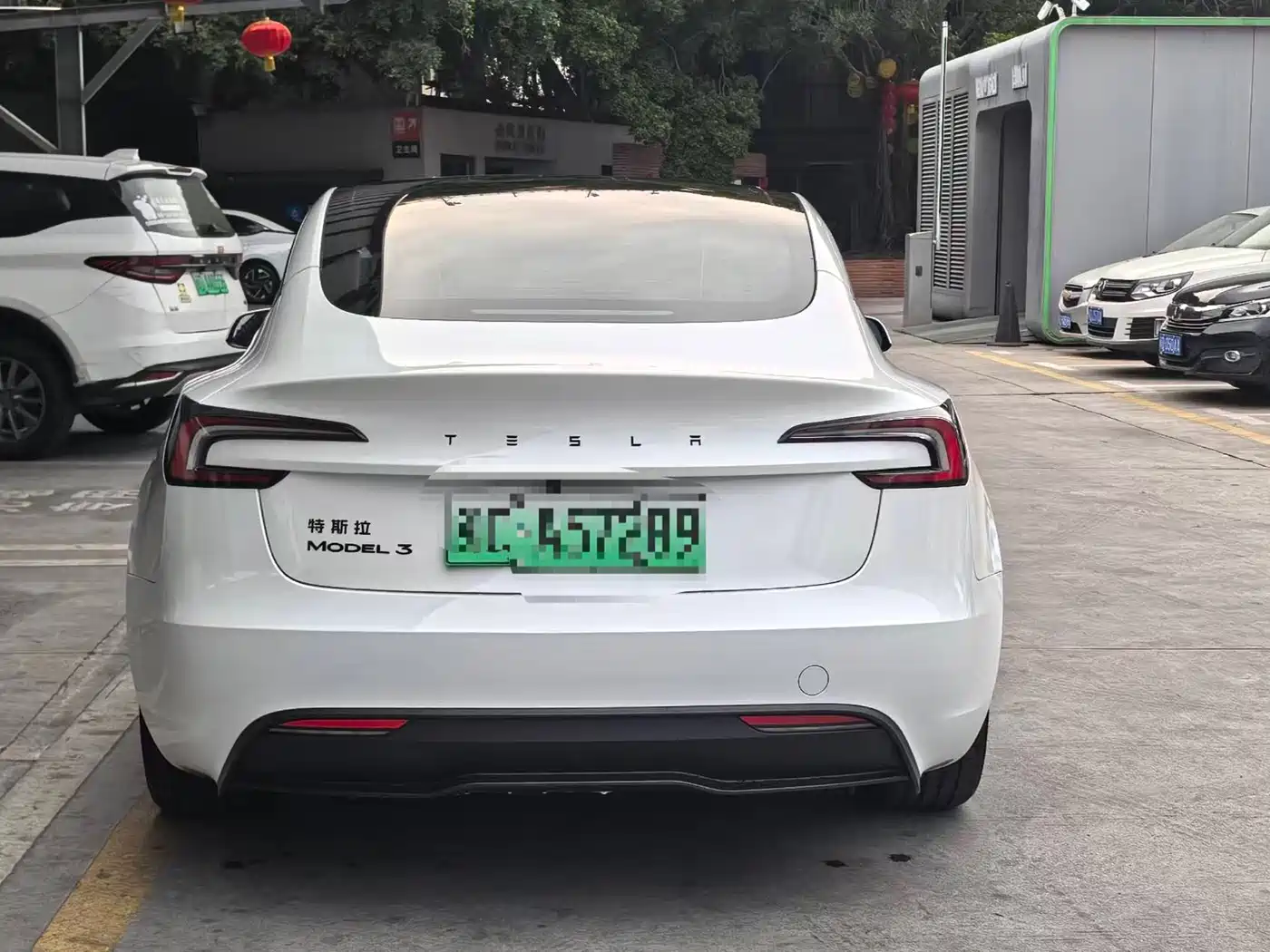TESLA MODEL 3