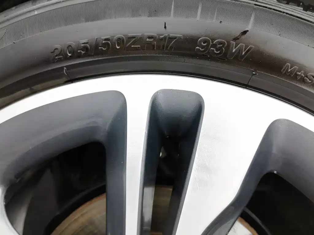 Photo 24 - Geely Binrui