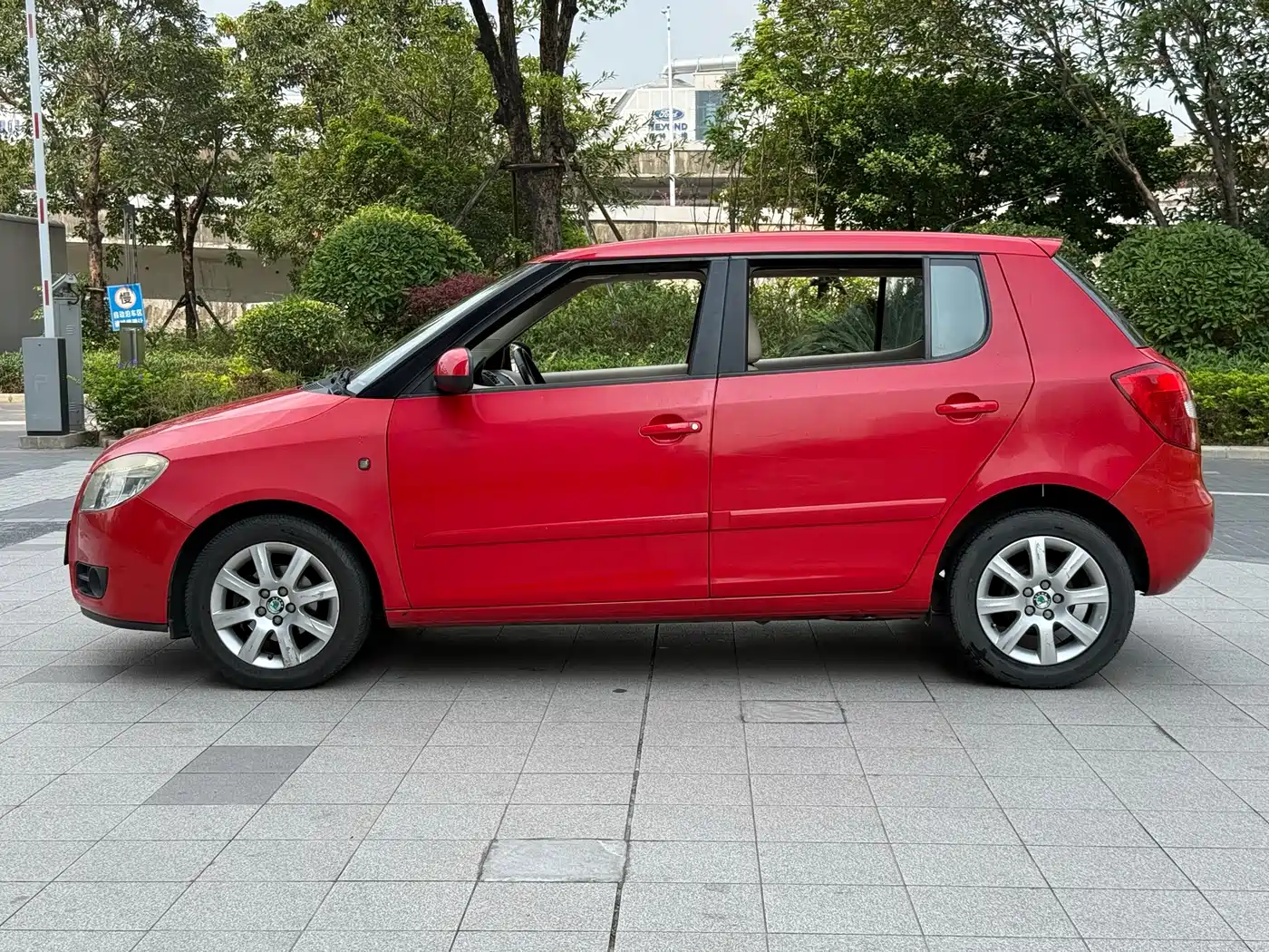 Škoda Fabia 2009 Model 1.6L Automatic JingLing Edition фото 8