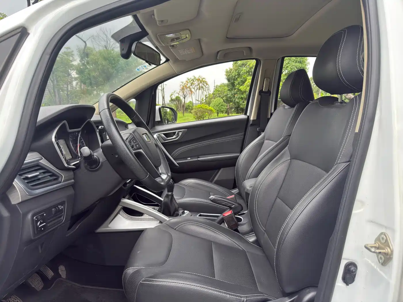 Фото 5 - Geely Vision X3