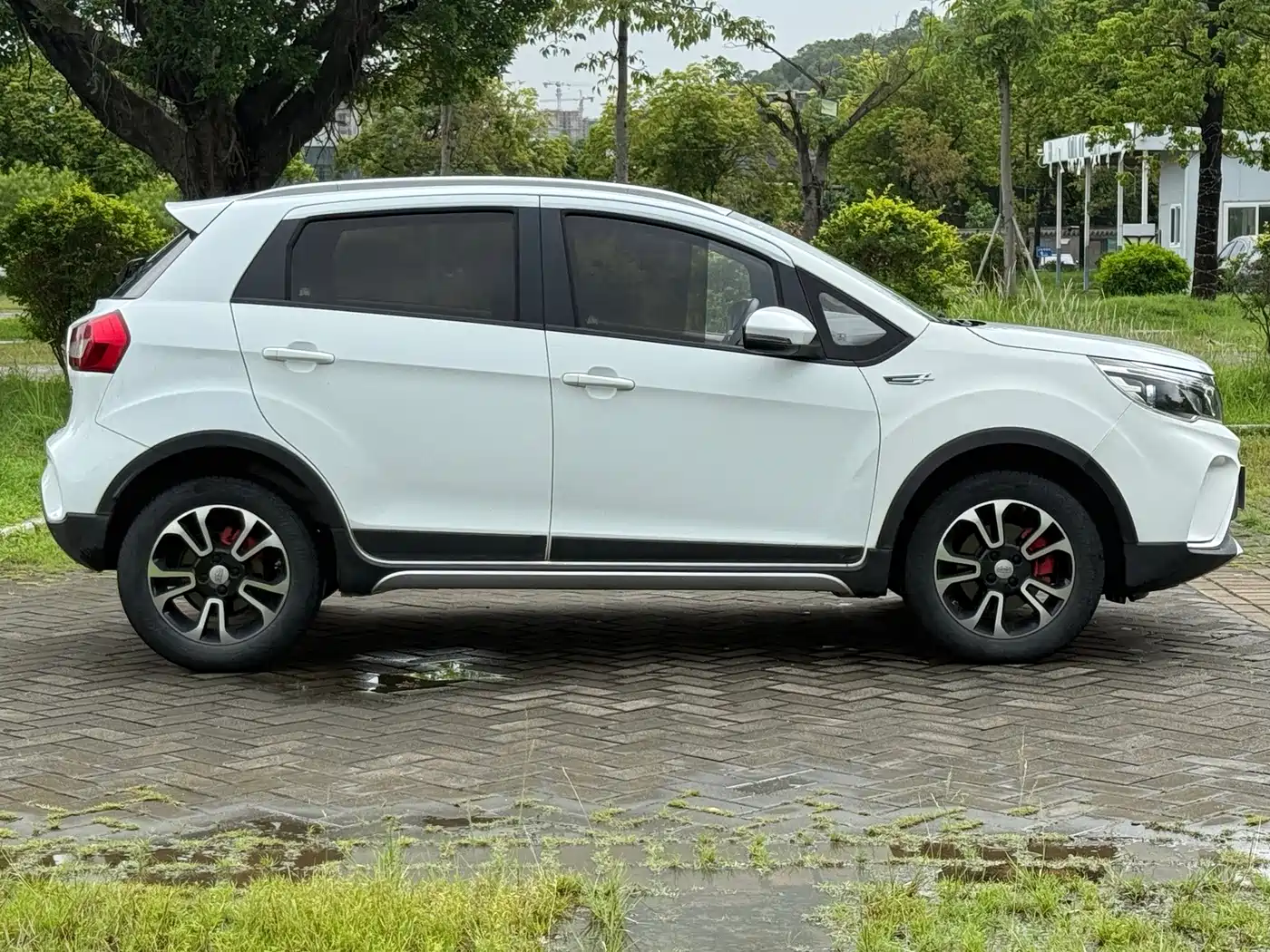 Фото 11 - Geely Vision X3