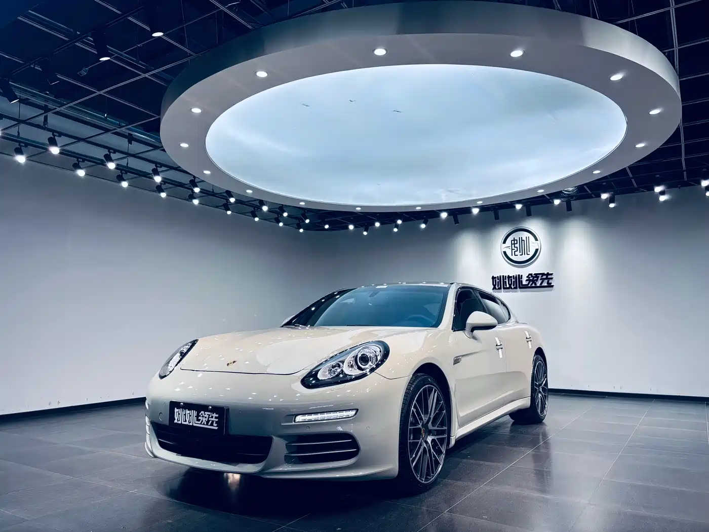 Porsche Panamera 2014 Panamera 4 3.0T