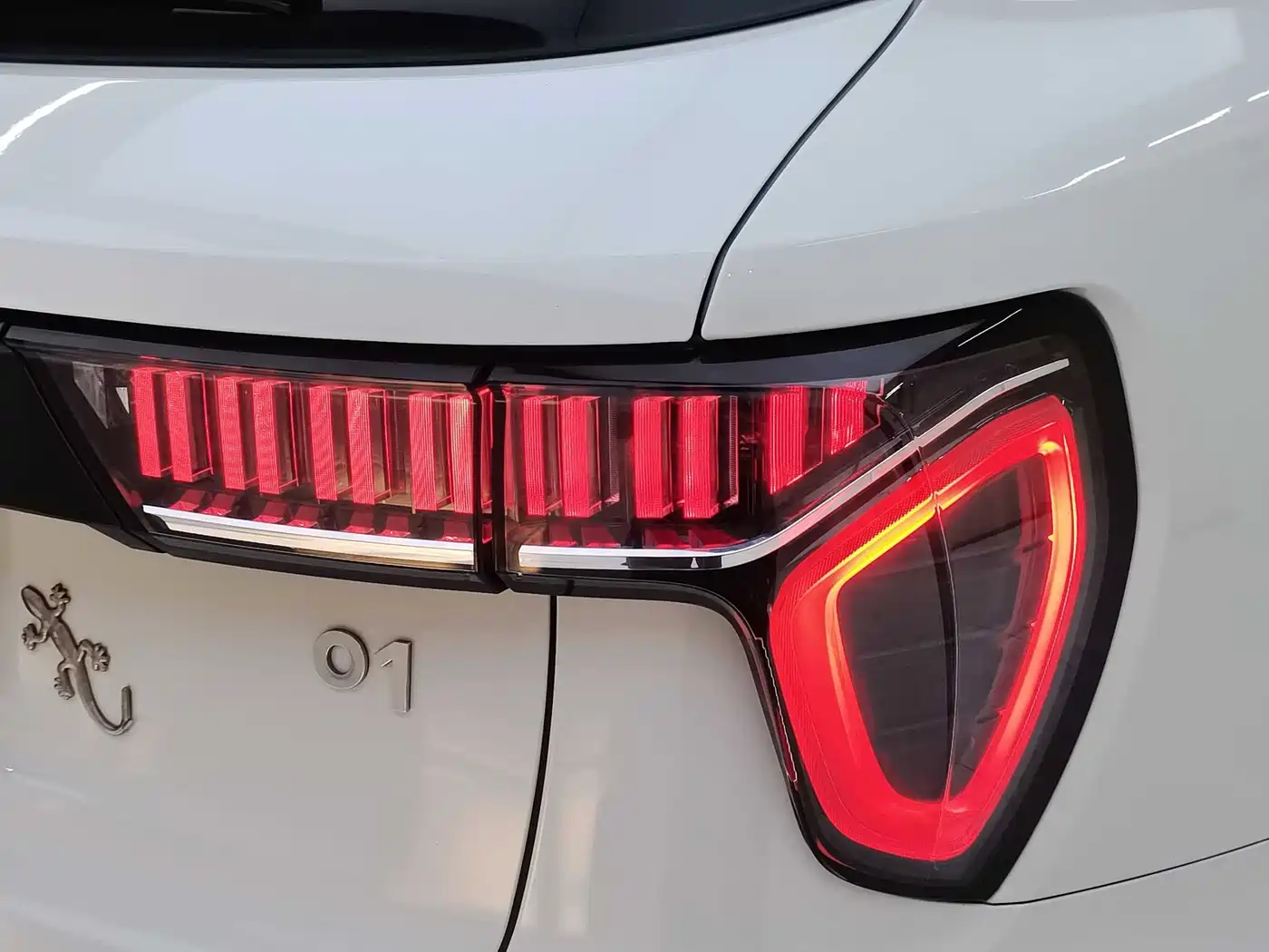Lynk & Co 01 2017 2.0T 2WD фото 13