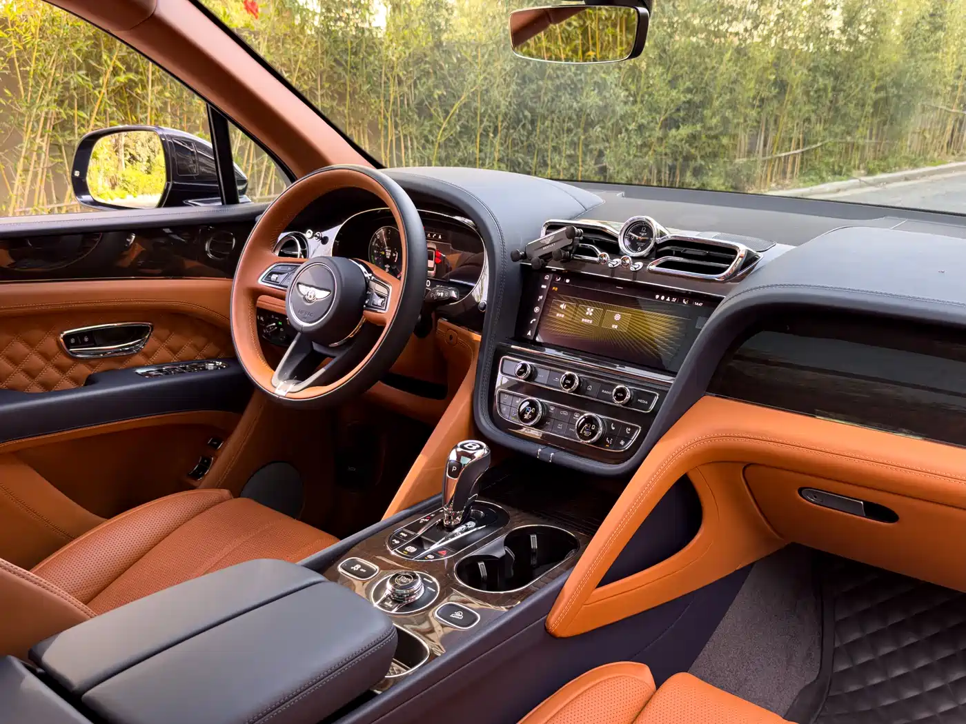 BENTLEY TIMYUE PLUG IN HYBRID