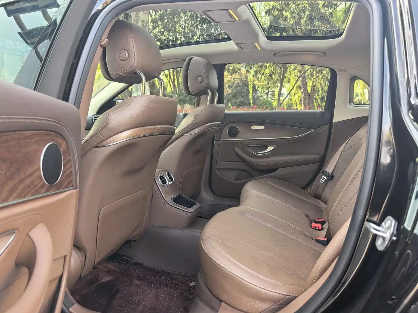 Mercedes-Benz E-Class 2023 E 300 L Fashion фото 7