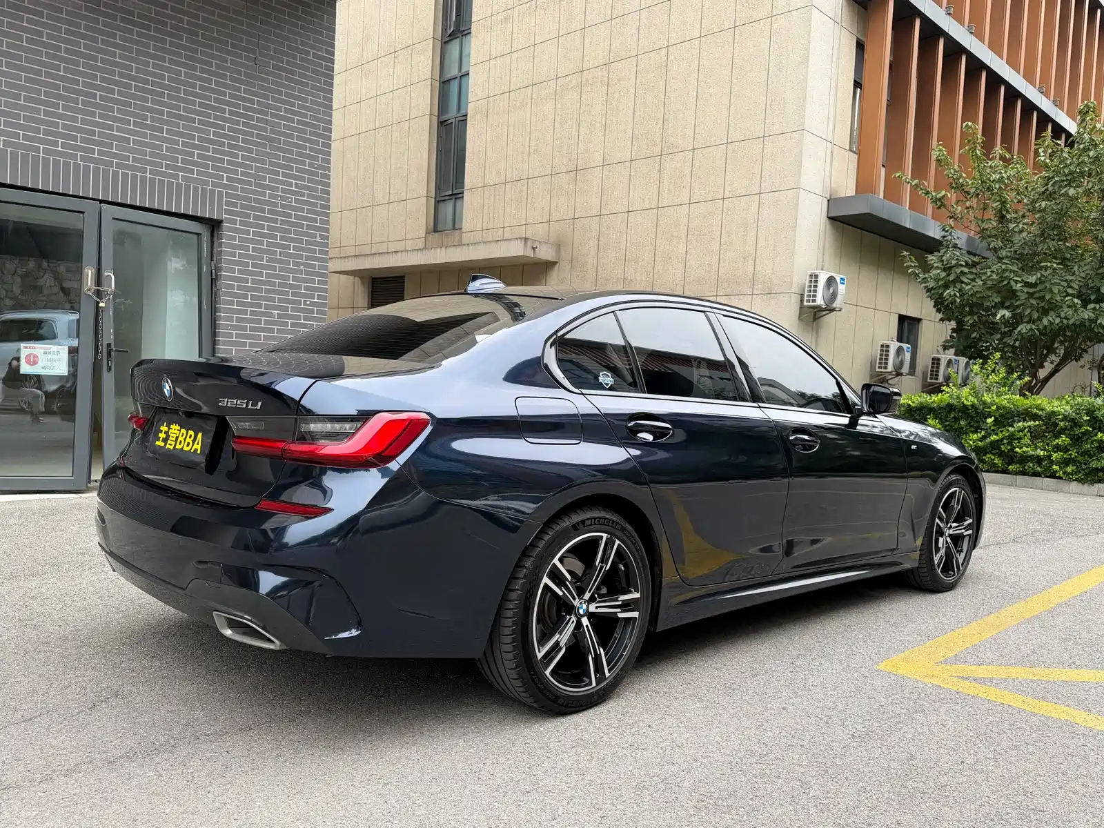 Photo 24 - BMW 3 Series