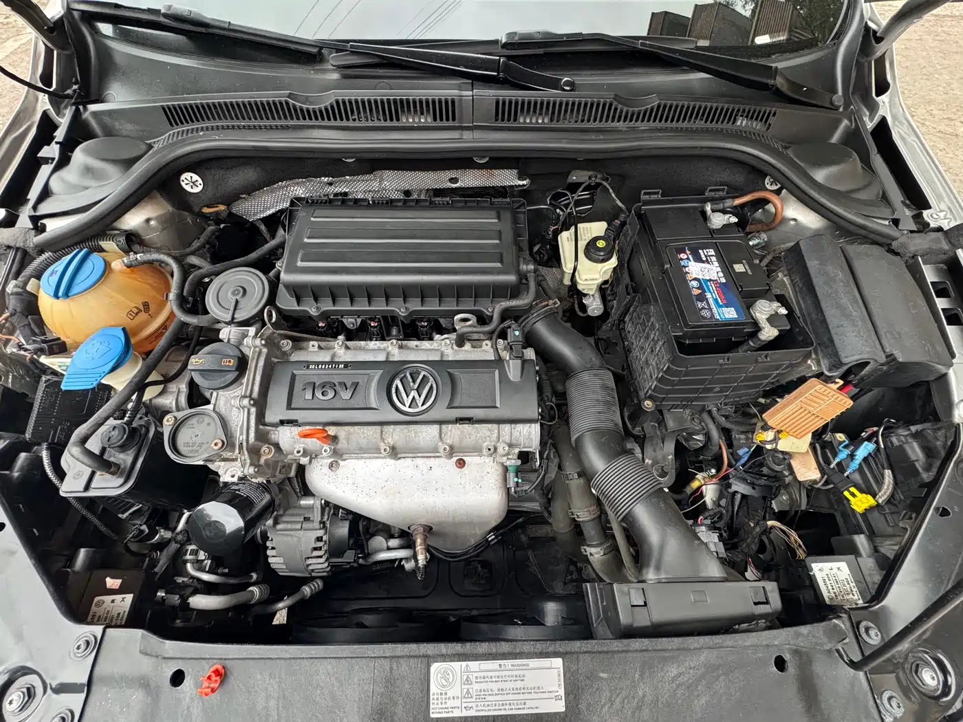Volkswagen Sagitar 2012 1.6L Automatic Comfort Type фото 11