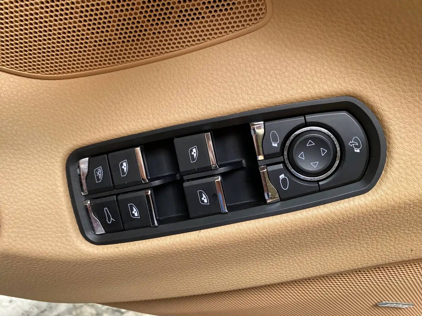 Porsche Panamera 2010 Panamera 4 3.6L фото 41