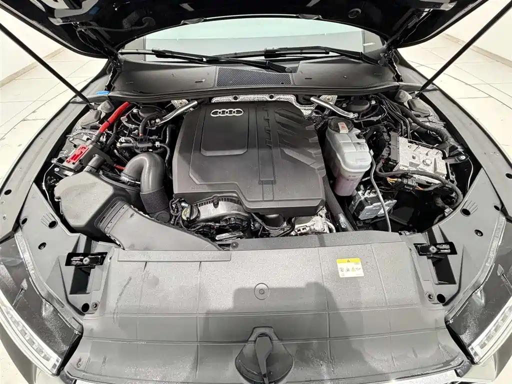 Audi A7L 2024 45 TFSI Luxury фото 18