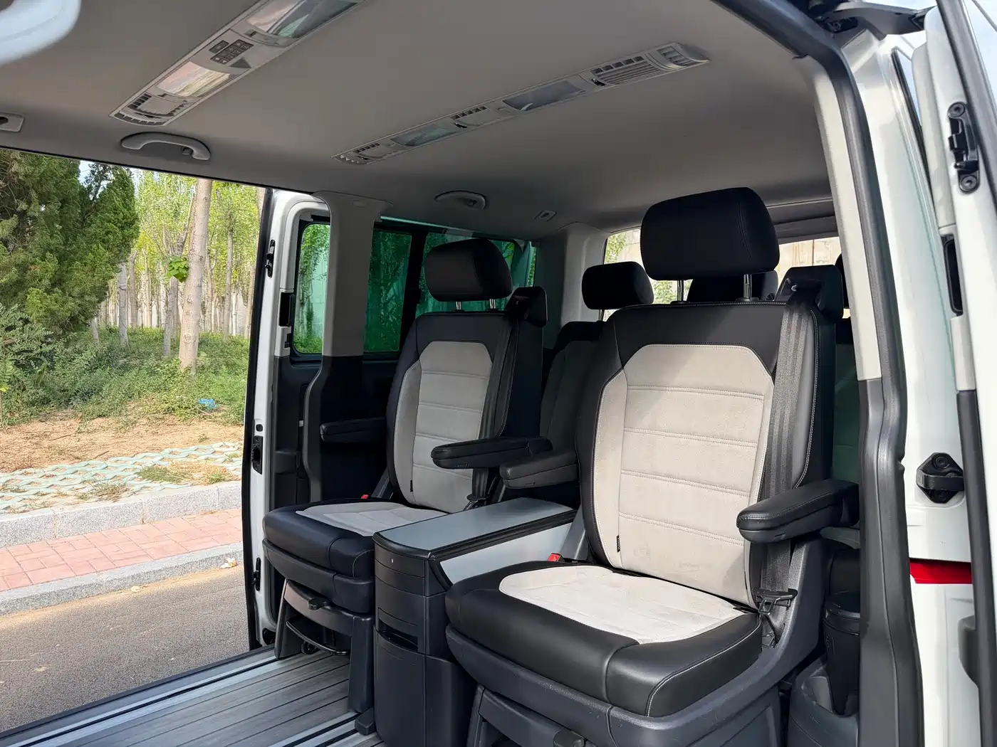 Volkswagen Multivan 2019 2018 2.0TSI 4WD Leisure Edition 7-Seater