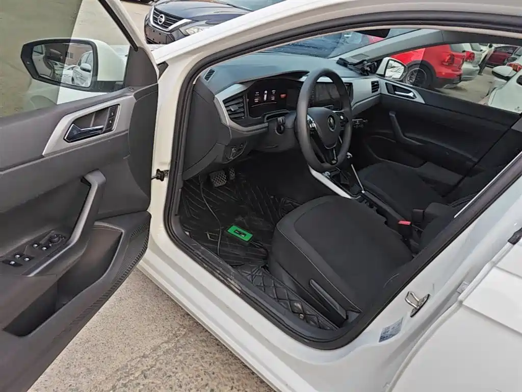 Volkswagen Polo 2023 Plus 1.5L Automatic Panorama Enjoyment Edition фото 15