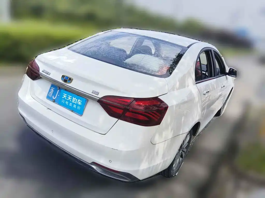 Фото 5 - Geely Emgrand