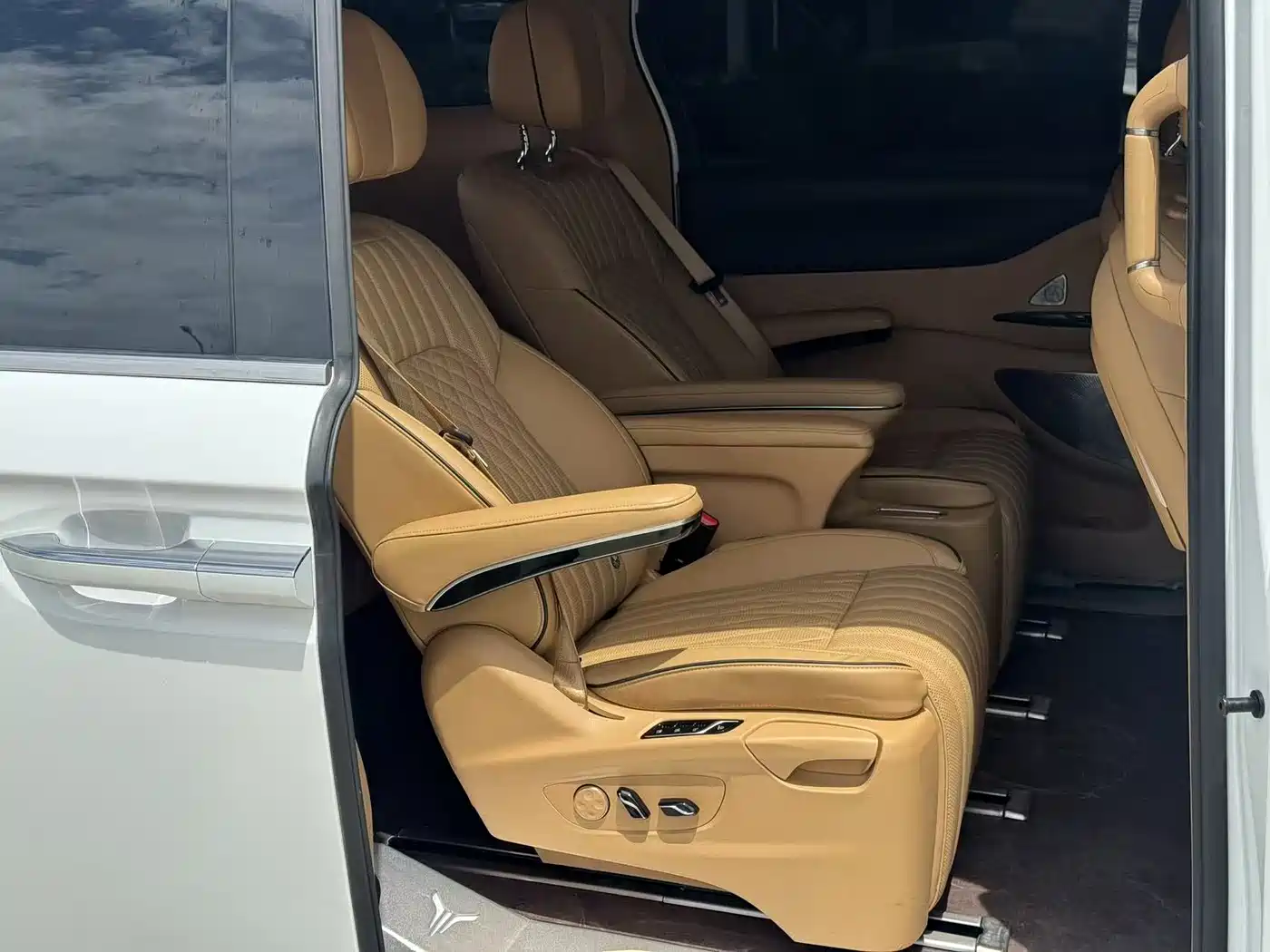 Voyah Auto Voyah Dreamer 2022 Low-carbon Dream+Smart Package фото 17