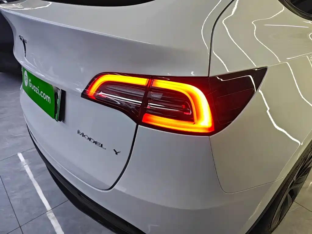 Фото 8 - Tesla Model Y