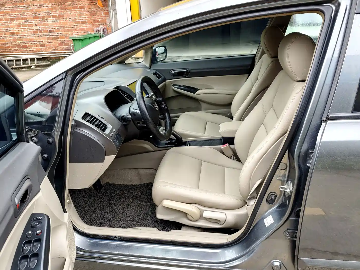 CIIMO CIIMO 2012 2012 1.8L Automatic