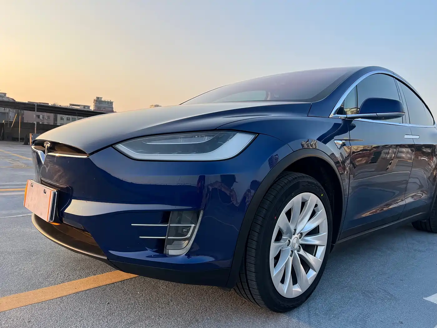 TESLA MODEL X
