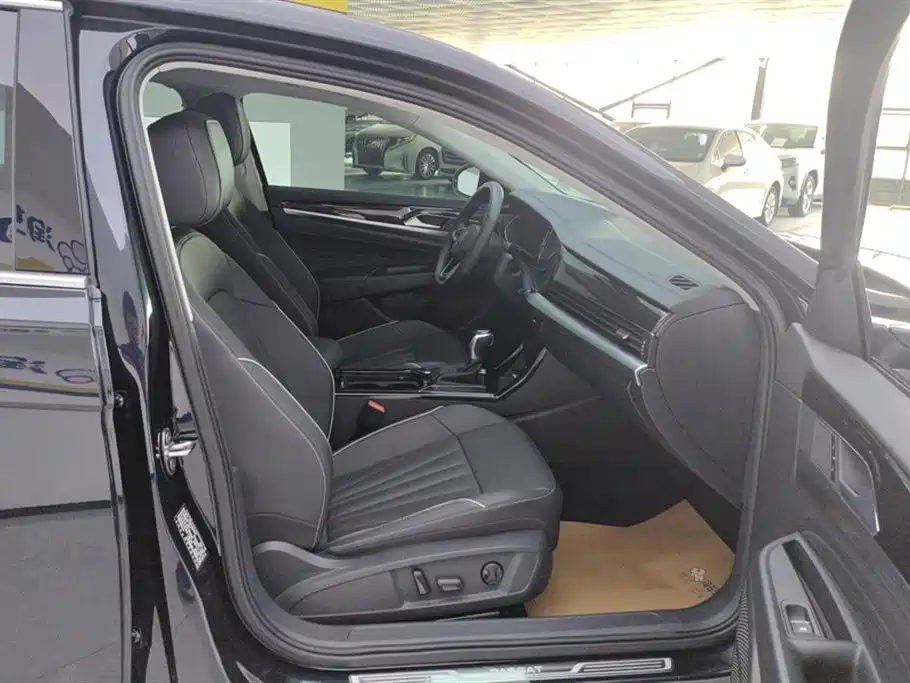 Volkswagen Passat 2024 380TSI Starlight Dragon Soaring Edition фото 8