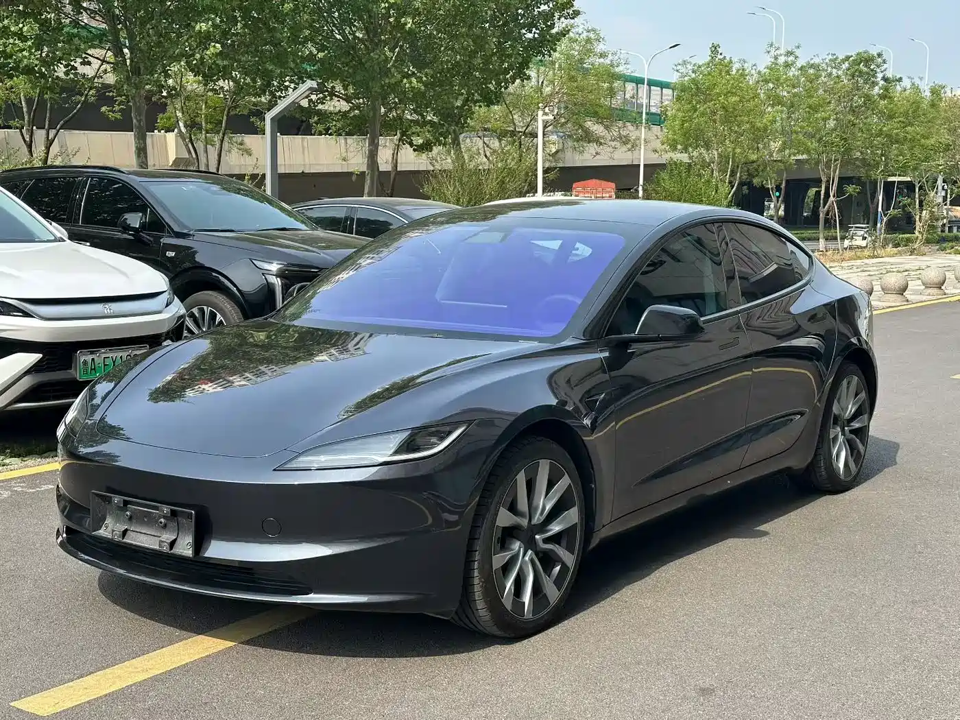TESLA MODEL 3