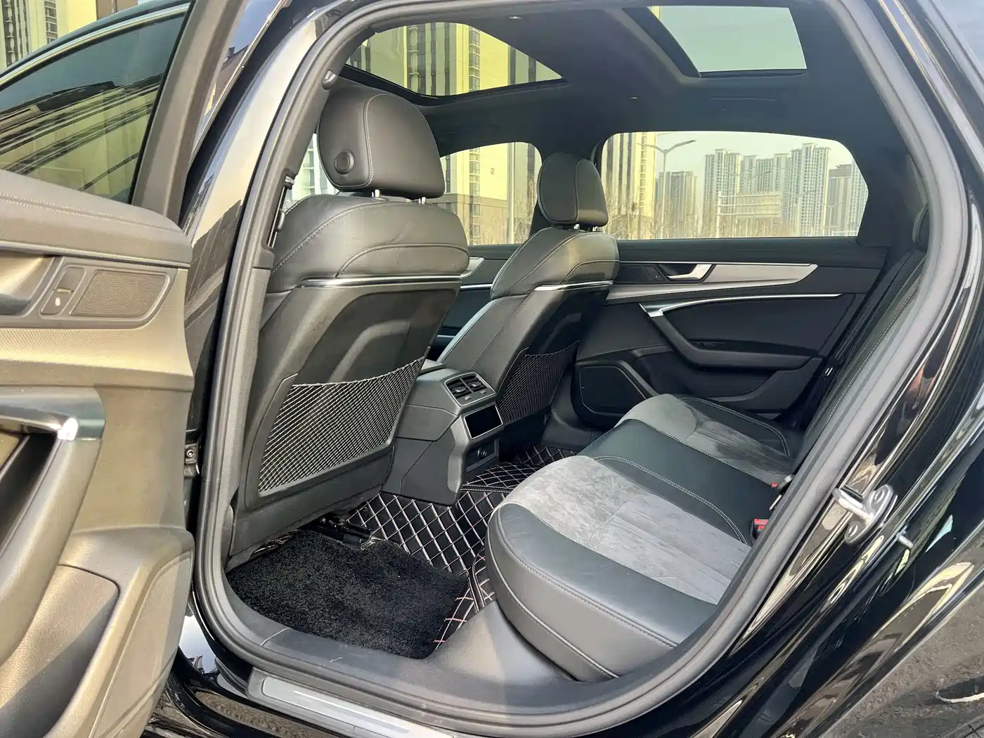 Audi A6L New Energy 2022 55 TFSI e quattro фото 7