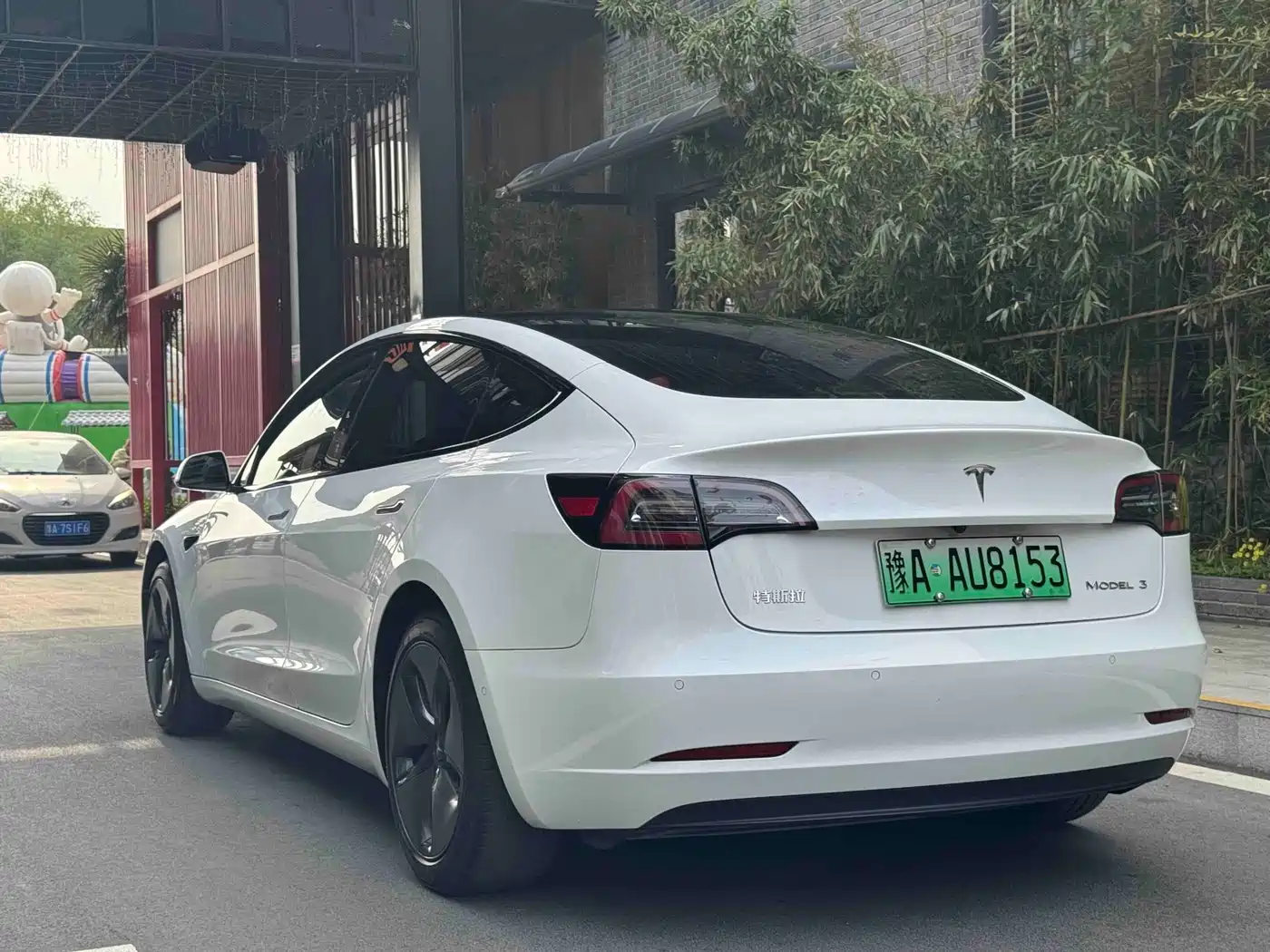 TESLA MODEL 3