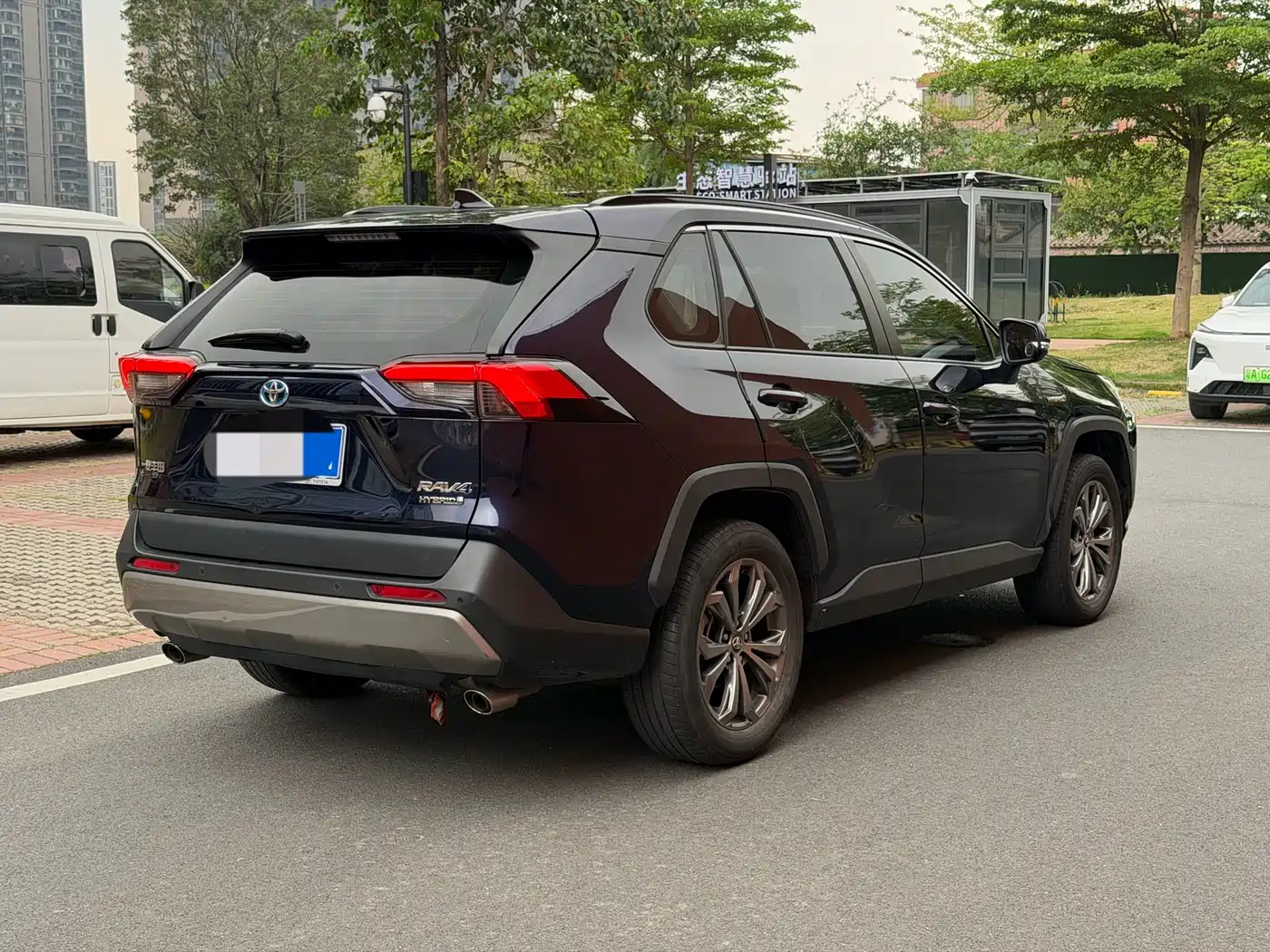 Toyota RAV4 Rongfang 2023 Hybrid 2.5L E-CVT 2WD Elite Plus Edition фото 6