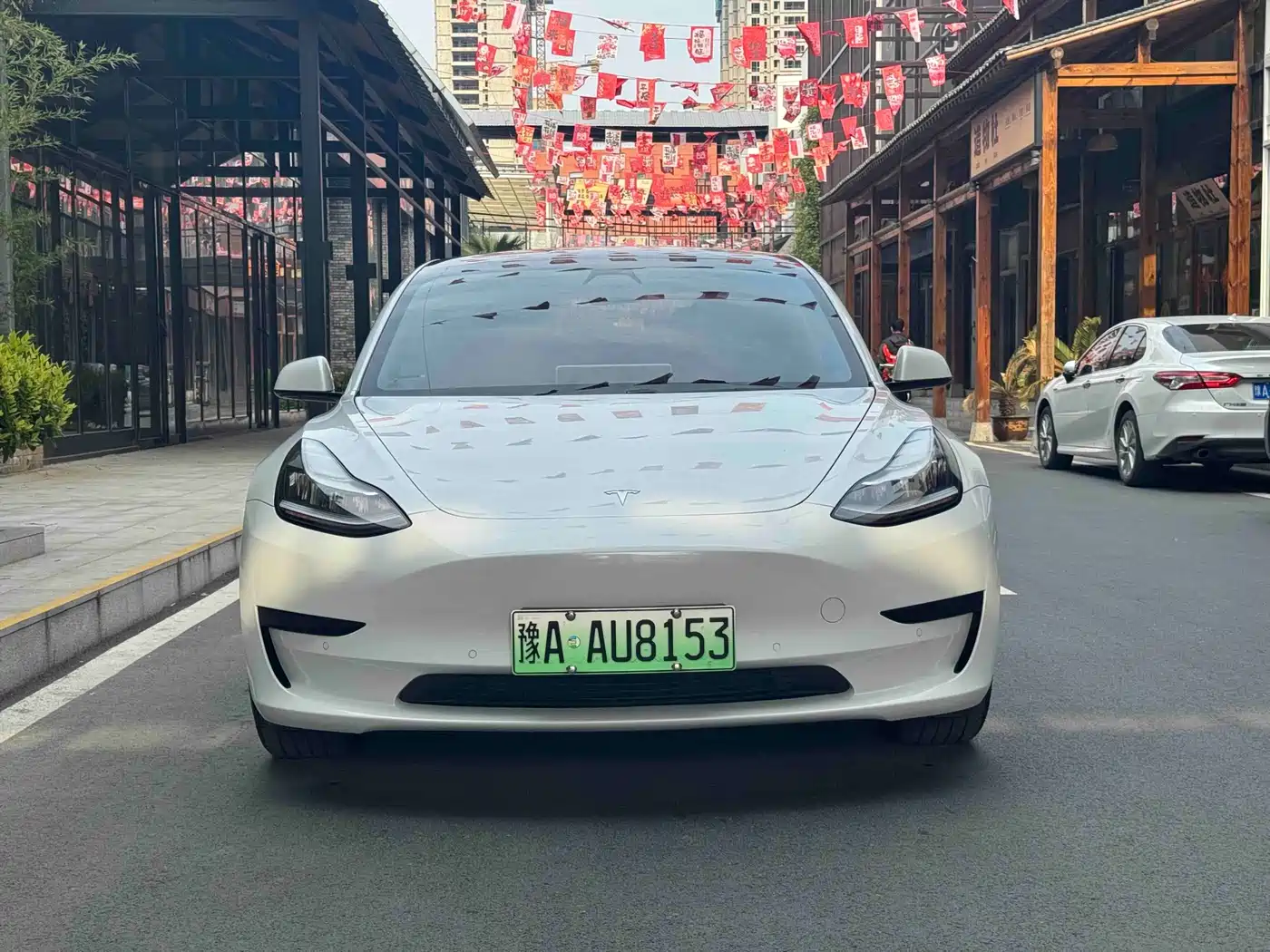TESLA MODEL 3