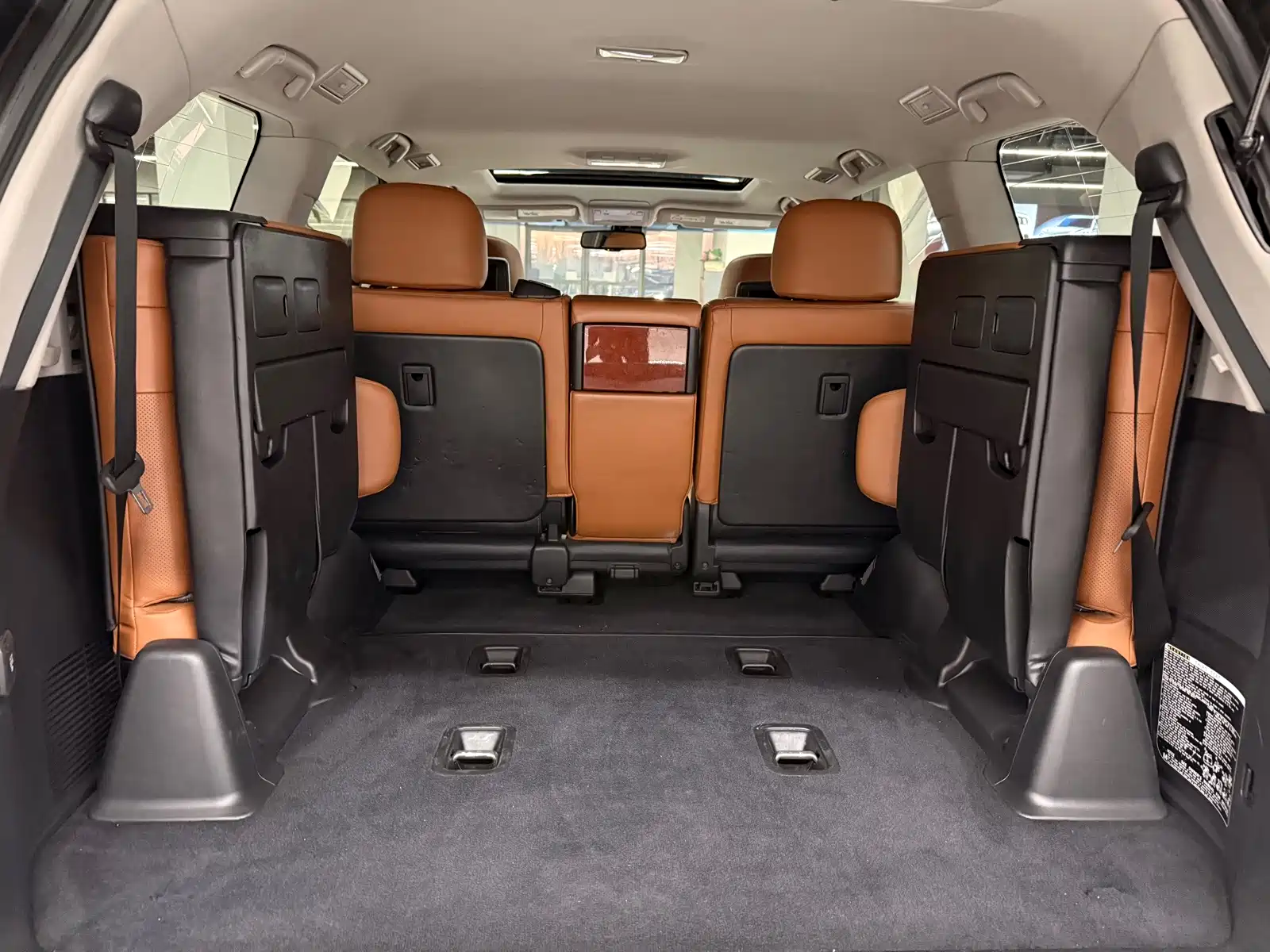 Фото 21 - Lexus LX
