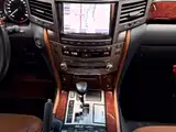 Фото 12 - Lexus LX