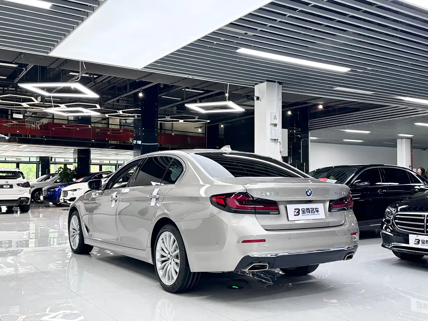 BMW 5 Series 2023 530Li Premium Luxury Package фото 18