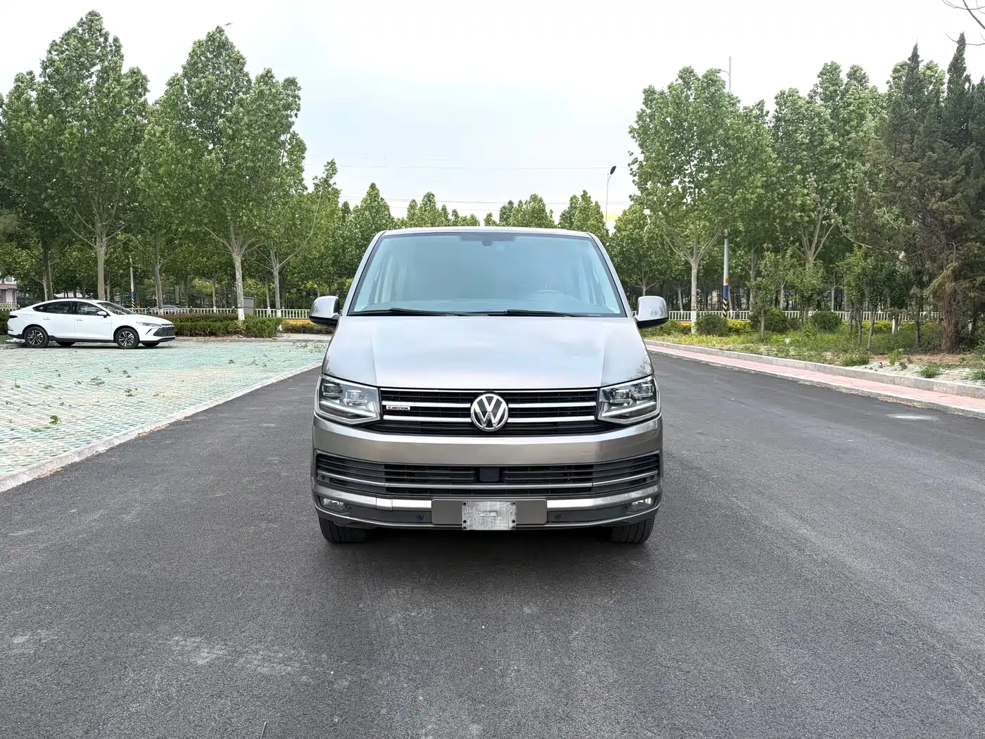 Volkswagen Multivan 2017 2.0TSI 4WD Explorer 7-seater фото 2