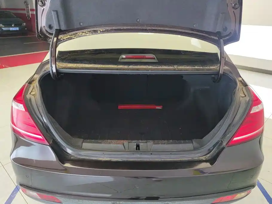 Фото 4 - Geely Emgrand