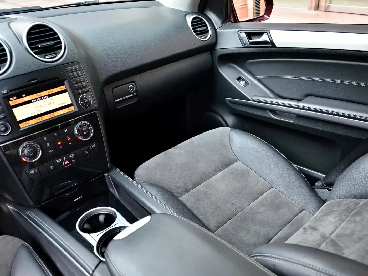Mercedes-Benz M-Class 2010 ML 300 4MATIC фото 11